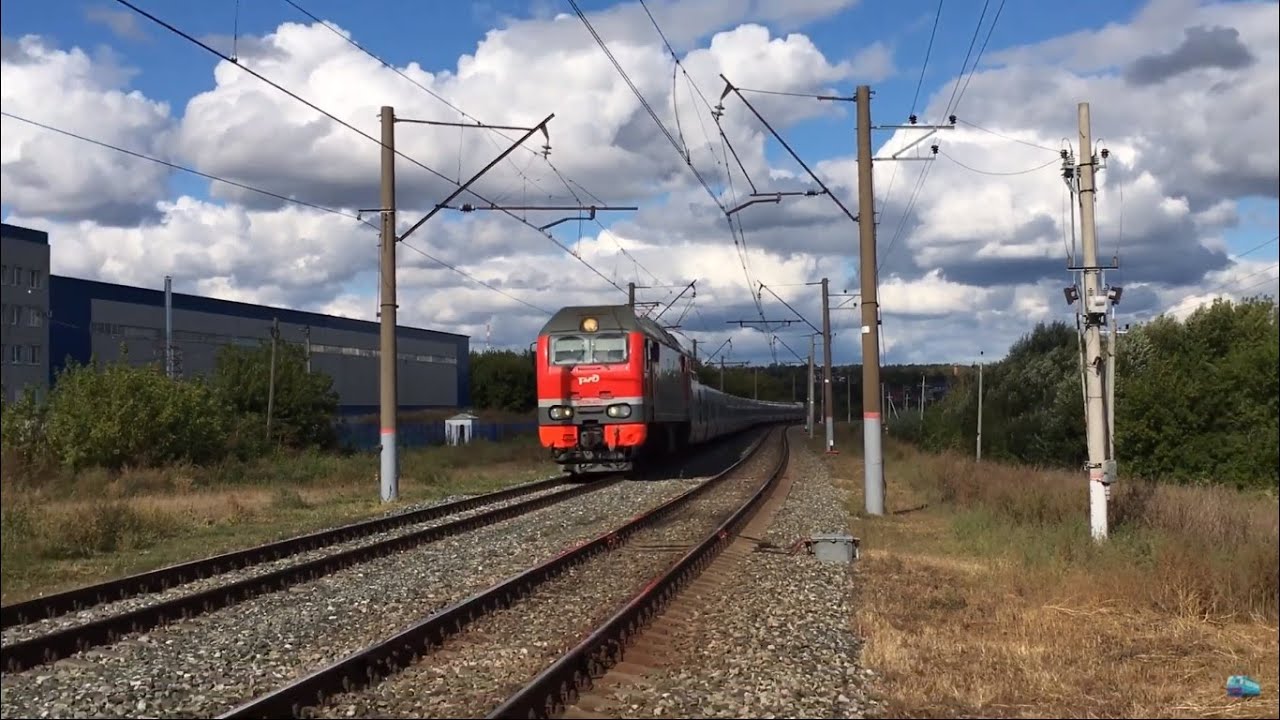 Скоростной поезд «Стриж» 713 Санкт-Петербург - Самара проносится - YouTube