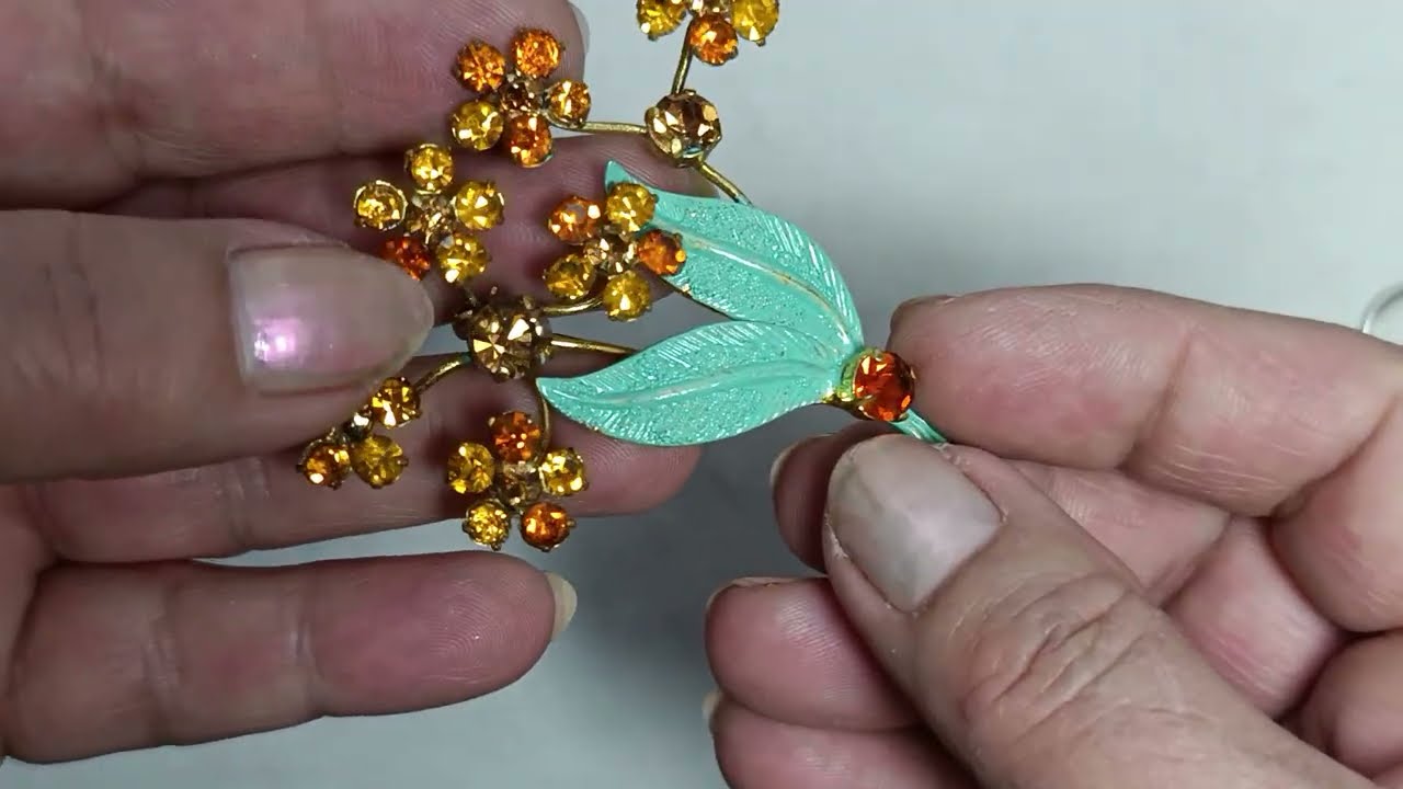 60. Винтажные украшения: броши, клипсы, браслеты, комплекты, колье. 31.01.2026г.