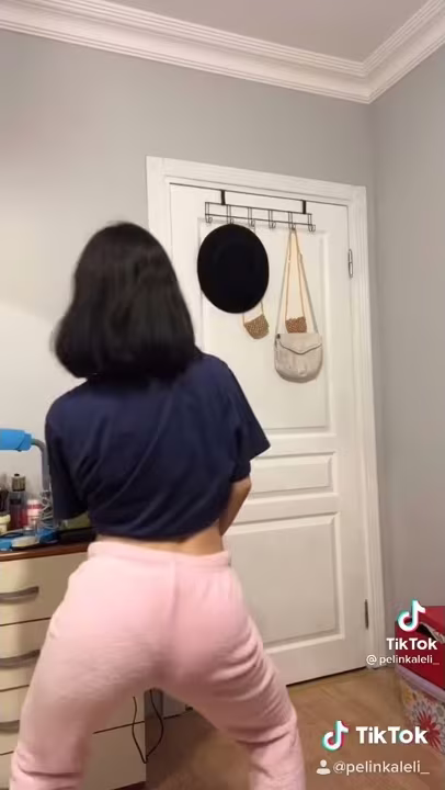 Periscope Pelin twerk Show yapıyor