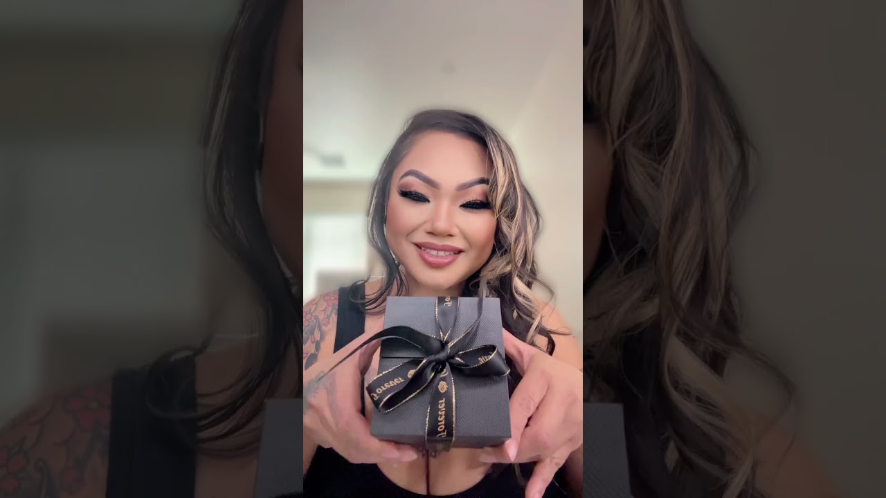 The wow factor is there when you see this gift! Such a unique one! 