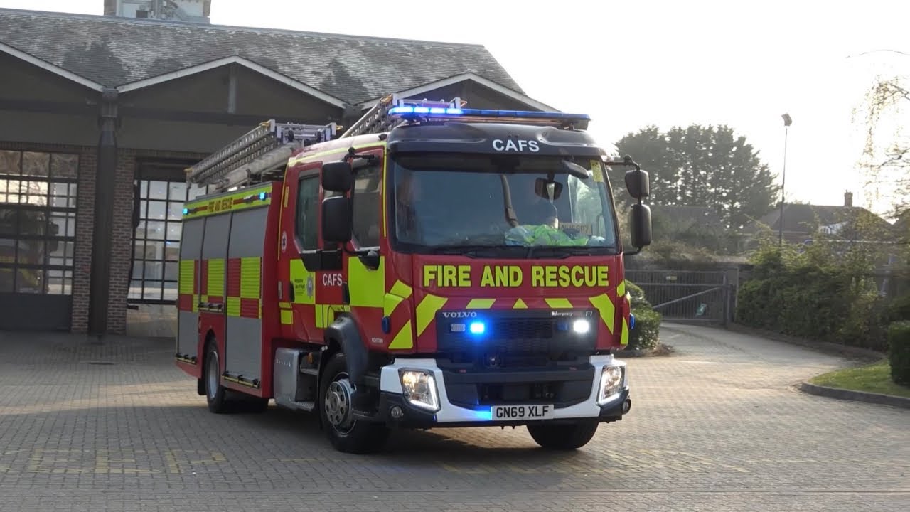 Hightown JH56P7 turning out to an AFA- Hampshire & Isle Of Wight Fire Rescue Service