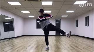 【AJ賴煜哲】190410 記得當時在酒店剛做完Power只有ㄧ周可以練熟，ㄧ設計完說唱動作跟舞蹈，每天反覆拍練習彩排，今天突然翻到當時拍的練習版，好懷念😳 然後⋯很多人炫富，我只能____🎤