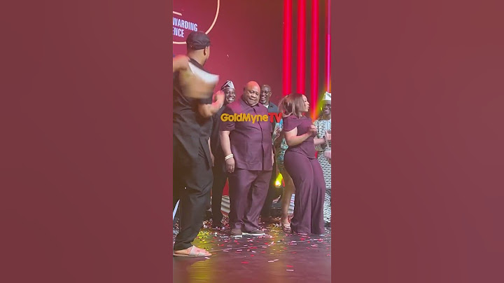 GOVERNOR ADEMOLA ADELEKE THRILLS GUESTS WITH NICE STEPPINGS BEFORE COLLECTING HIS AWARD