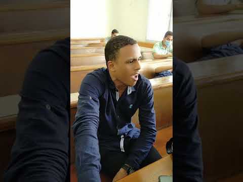 لا يفوتك طالب بكلية الاعلام جامعة الازهر يبهر الجميع بتقليد آذان الحرم المكي