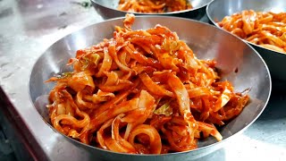 매콤한~ 비빔국수, 칼국수 맛집 - 동래시장 / 길거리음식, 시장 국수 / Famous Spicy noodle (bibim guksu) - Korean street food