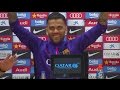 El showtime de Dani Alves en rueda de prensa