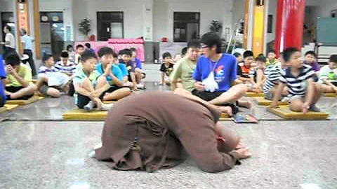 2011 鼓山寺 師父教導跪拜禮儀 - 天天要聞