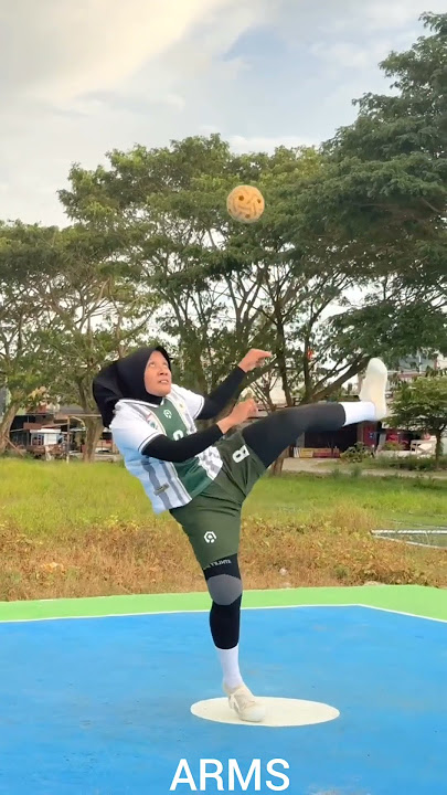 awesome Kick 🔥 #rollspike #basketball #gameskhelkarpaisekai #sports iwan takraw football skills