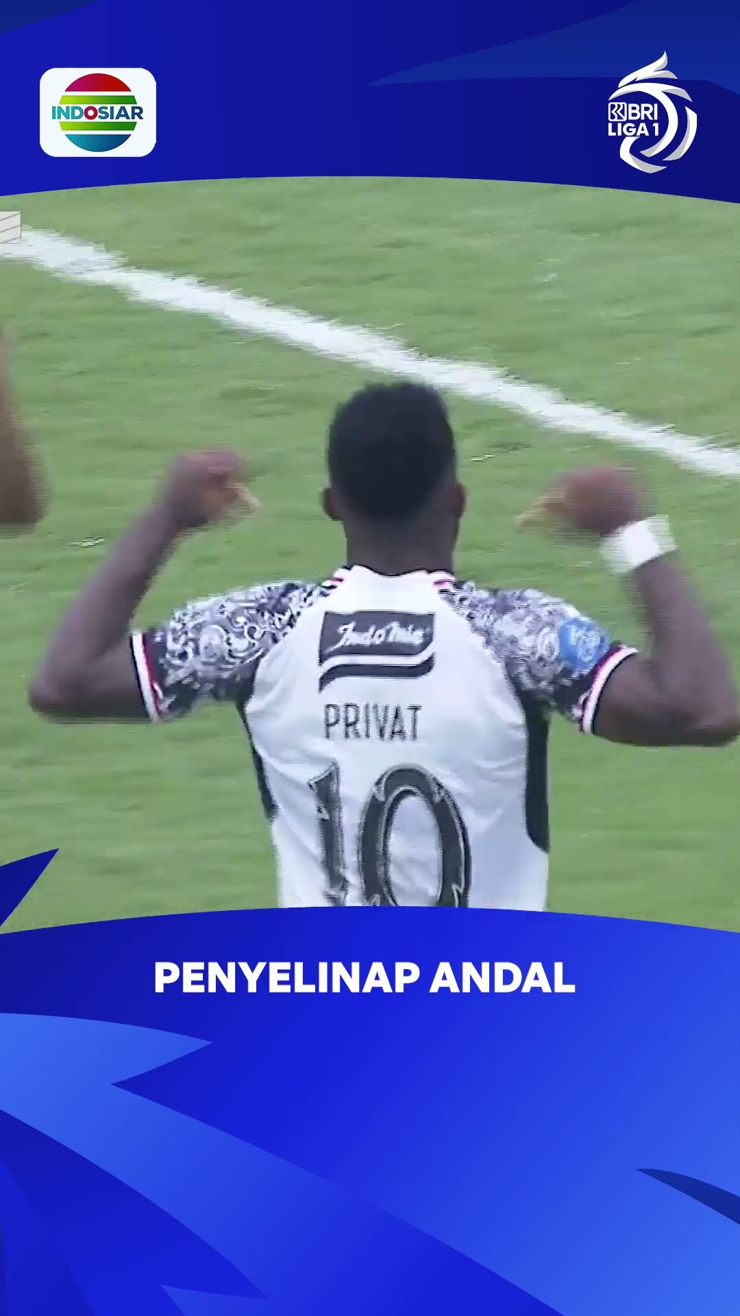 Bukan ninja, tapi Privat berhasil menyelinap dalam kerumunan pemain Semen Padang FC #shorts #liga1