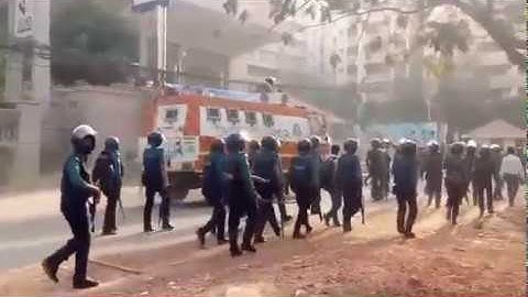 নর্থ সাউথ শিক্ষার্থীদের সঙ্গে পুলিশের সংঘর্ষ - Jagonews24.com