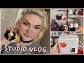 making crochet keychains + packing orders👻🎃| studio vlog |