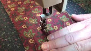 Free Motion Quilting - Feathers inside a Scalloped Border