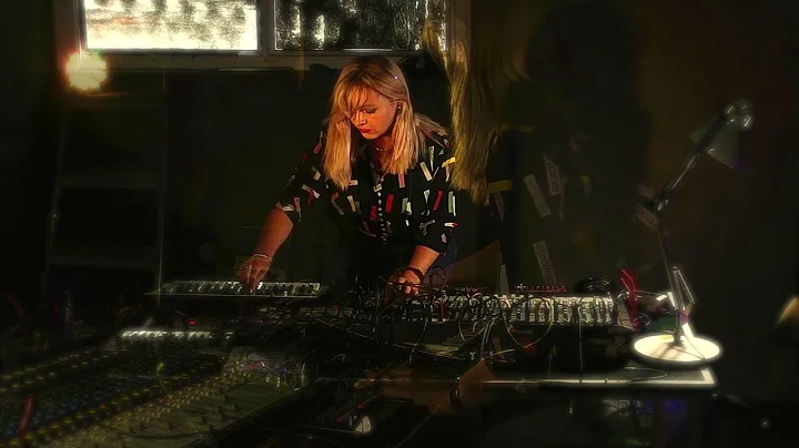 SARAH BATES - LIVE @ INTERGALACTIC FM STREAMING FE...