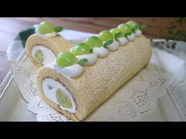 Melon Swiss Roll (Japanese Roll cake) 翡翠色のメロンロールケーキ。。。