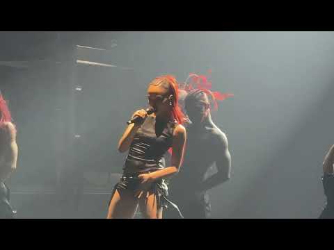 FKA Twigs - In Your Mind feat. Lil Yachty (unreleased song live debut) Paris | Body High Tour