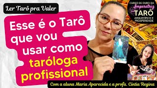 Ela já está estudando com o Tarô que vai usar nas leituras profissionais