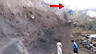 AFTER FILTERING THE SAND, IMMEDIATELY LOWER THE SAND FROM THE TOP OF THE CLIFF