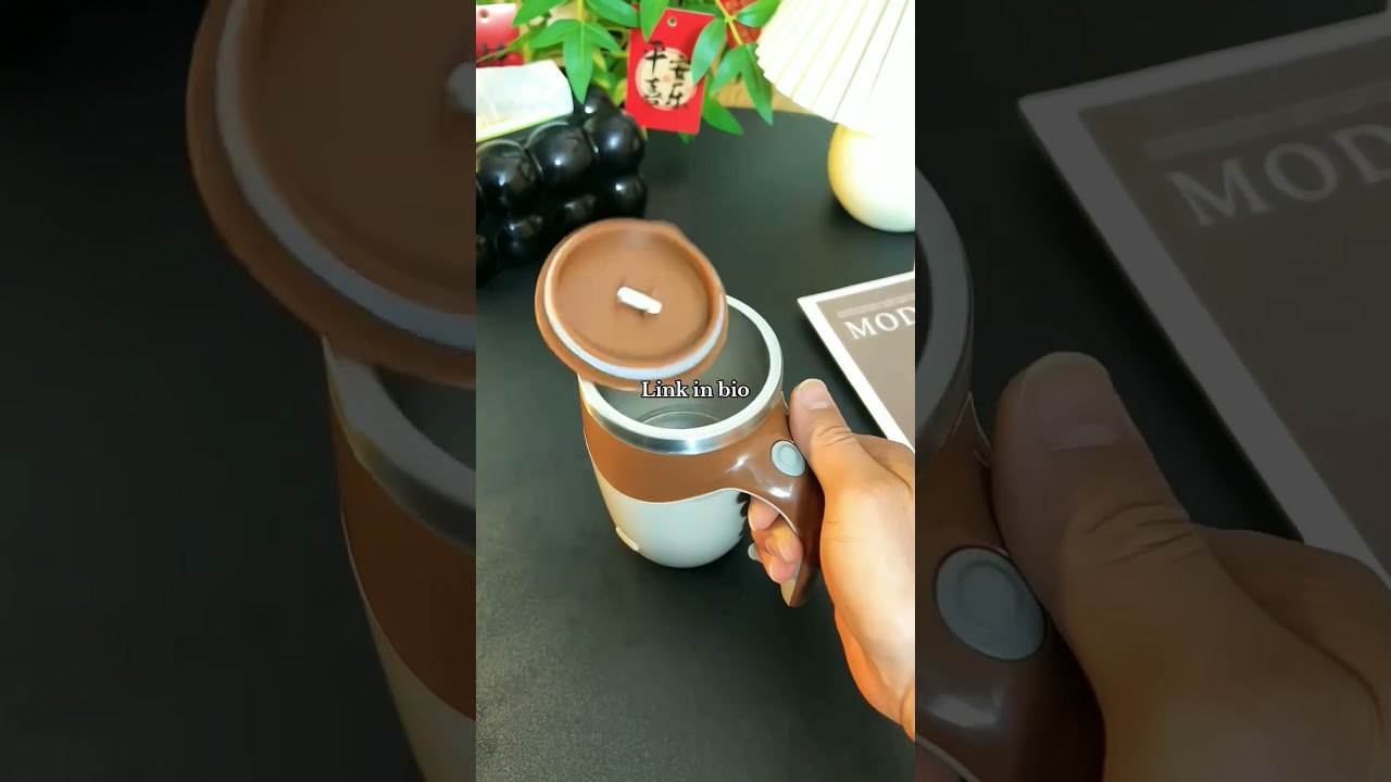 Magnetic Self-Stirring Mug – Smart Auto Mixing Coffee Cup