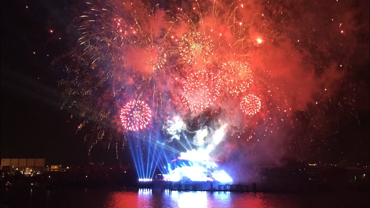 Spektakuläre Eröffnung Stage Theater an der Elbe