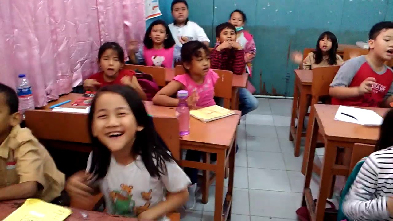 Murid Kelas 3b Immaculata Menyanyi Guruku Tersayang Youtube 