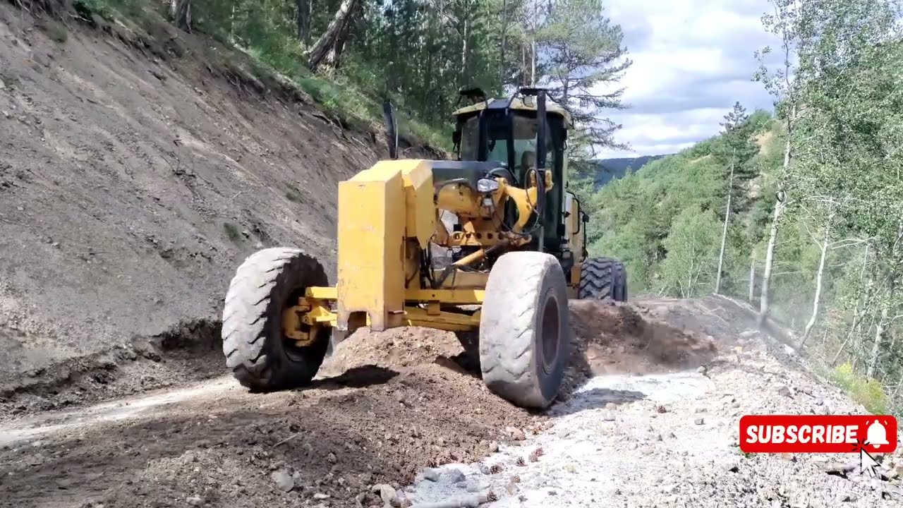 Cat Grader 140m ile ormanda bozulan yollar nasıl onarılır, road repair
