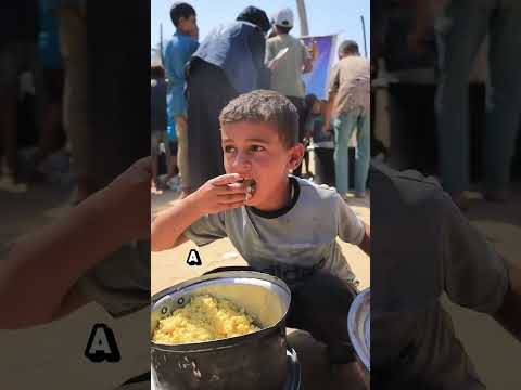 پیامبر اکرم صلی الله علیه و آله فرمود من و کسی که یتیمی را کفالت کند در بهشت اینگونه خواهیم بود