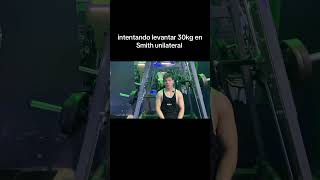Intentando levantar 30kg #gym #cuerpofitnes #gimnasio #gymrat #motivacion #rutina #fitness