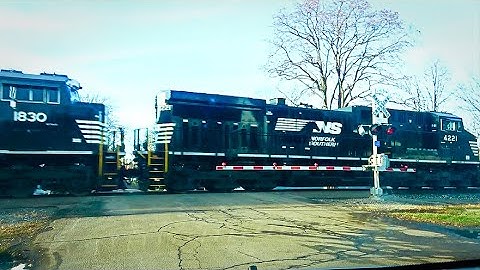 New AC44C6M Leads Huge 4 Engine Norfolk Southern Train