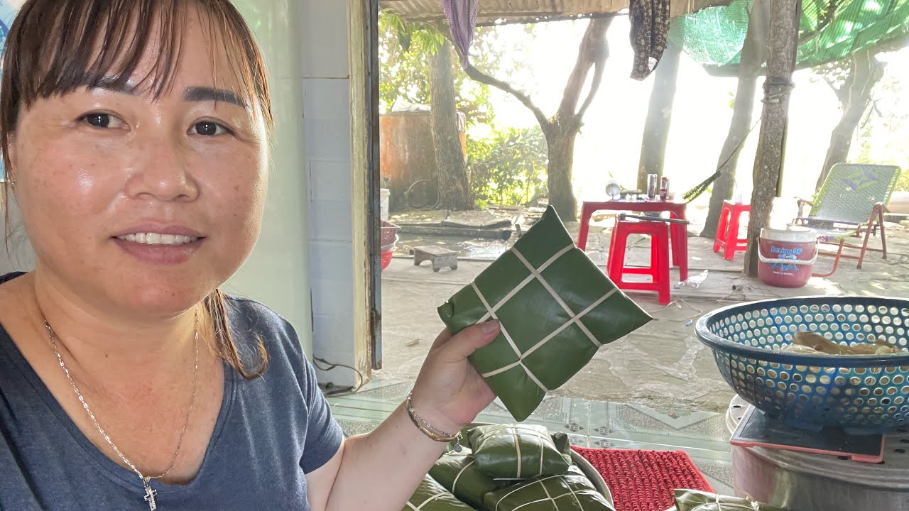 Thời Khắc Đón Giao Thừa Bên Nồi Bánh Trưng Và Màn Bắn Pháo Hoa .Nhạc Nước Rực Rỡ Tại Quê Hương Em 