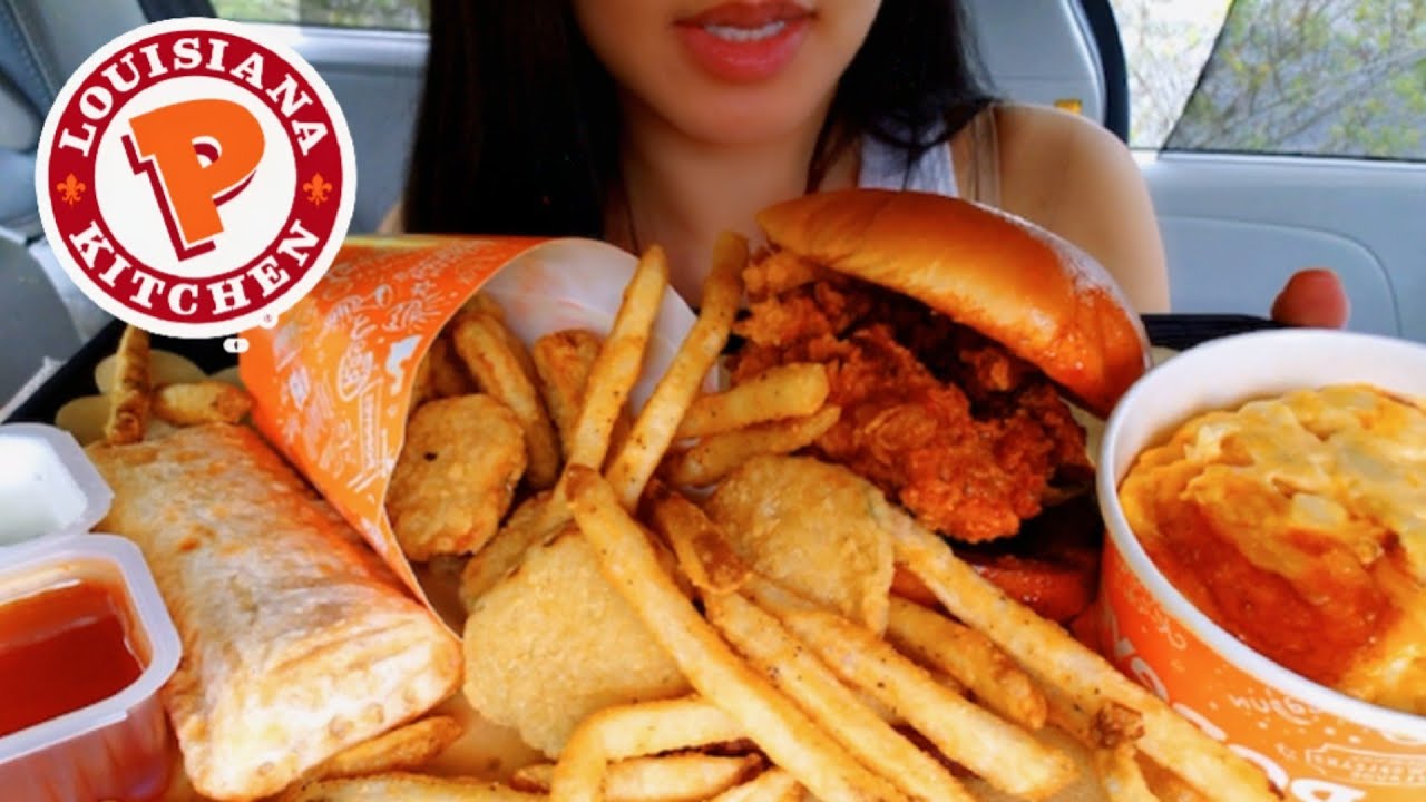 ASMR EATING POPEYES PICKLE SPICY CHICKEN SANDWICH FRIES CAR MUKBANG Real Sound 먹방 TWILIGHT SHOW