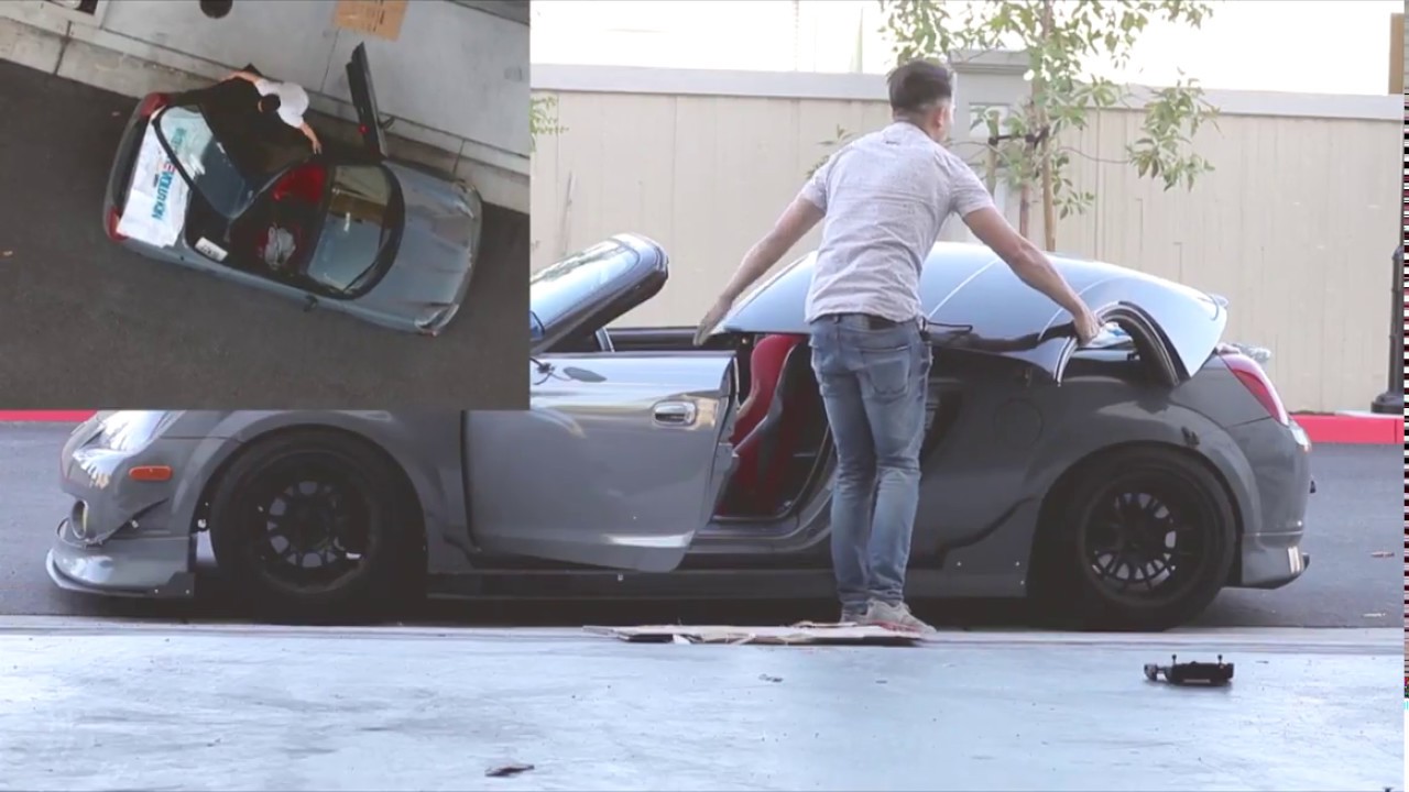 How to remove a hardtop from a MR2 Spyder by yourself