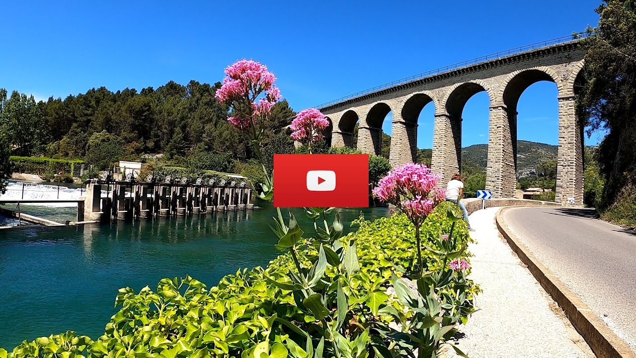 Aqueduc de Galas à Fontaine de Vaucluse canal de Carpentras. Il traverse la Sorgue.