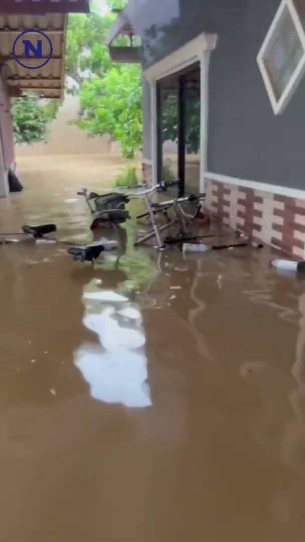 ยะลาอ่วม ! น้ำเข้าบ้านเกือบมิดคอ หลังฝนตกต่อเนื่องนาน 3 วัน