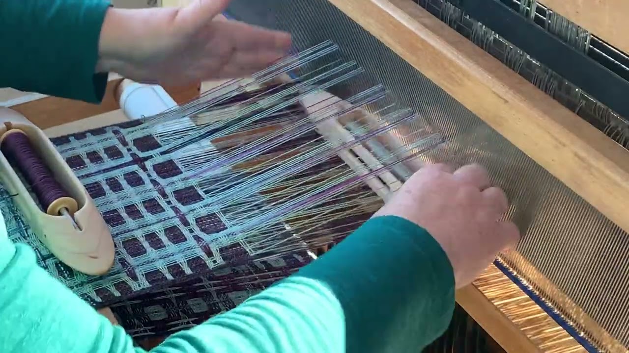 Modification of an 8 shaft draft with treadling