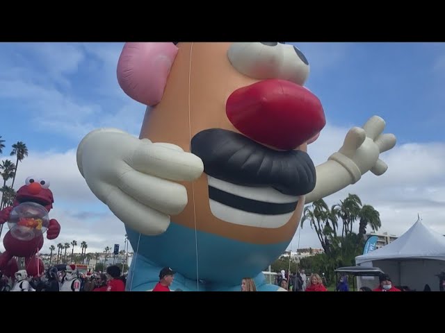 Preparation, anticipation ahead of San Diego Holiday Bowl Parade class=