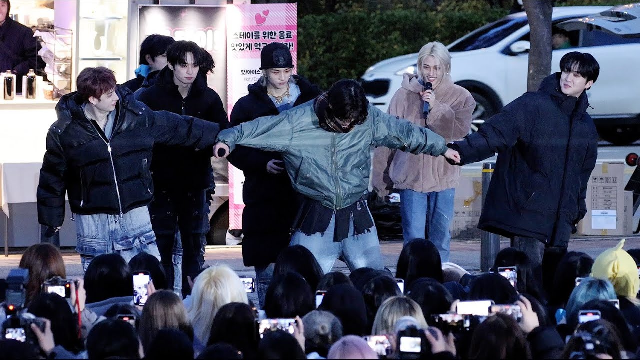 231111 스트레이키즈(Stray Kids) ‘락 (LALALALA)’ Relay Dance | 음악중심 미니팬미팅