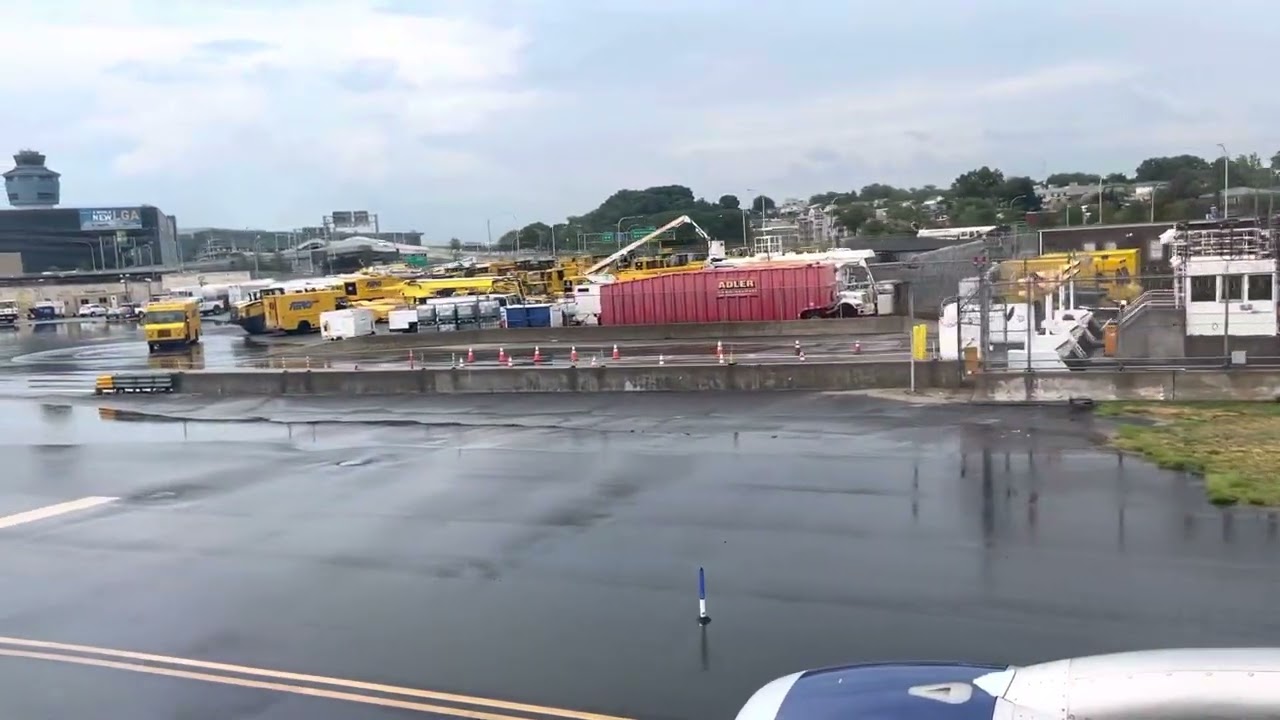 Delta Airlines Landing in LaGuardia Airport (LGA) New York.