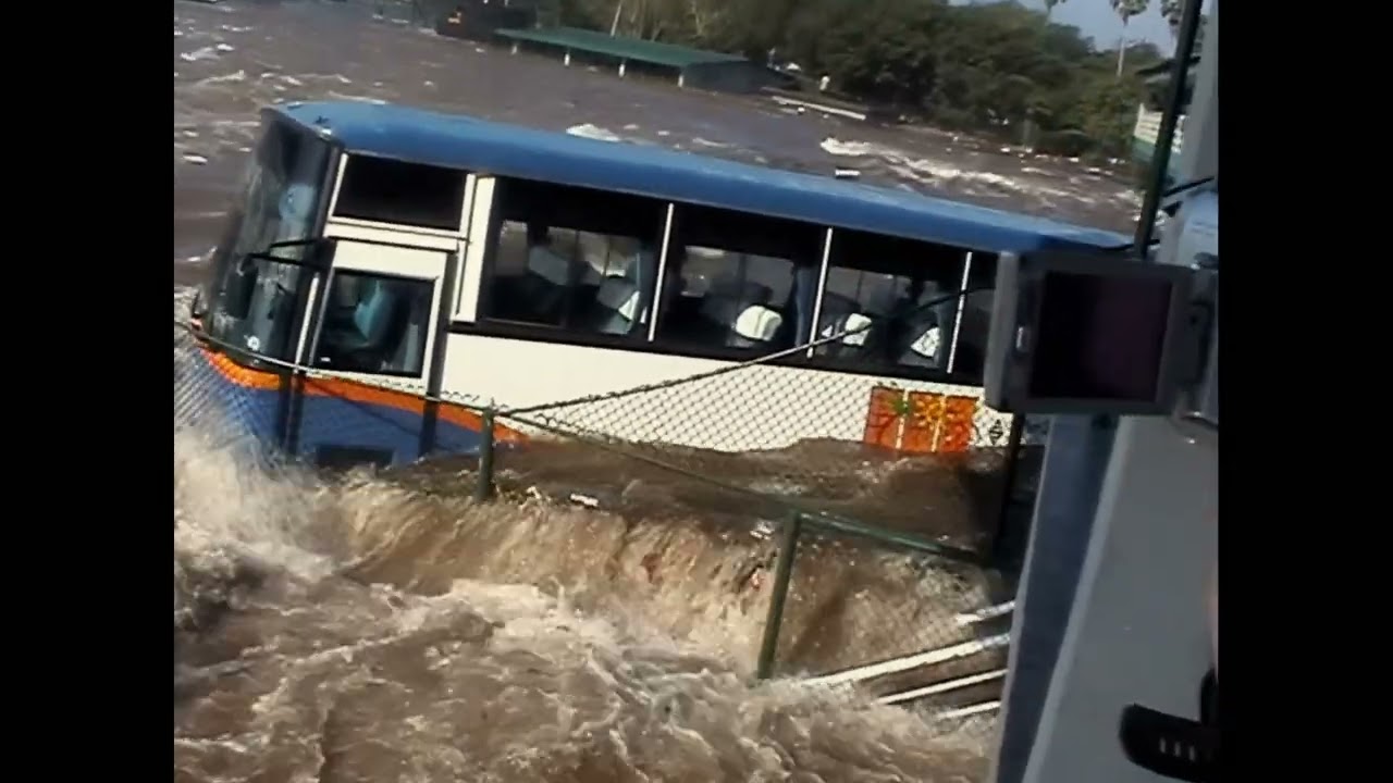 Tsunami hits Galle City, Sri Lanka