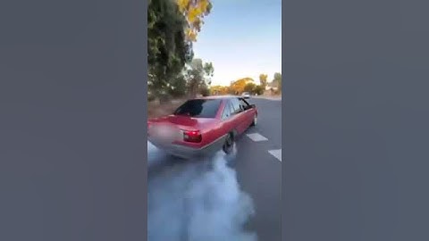 VN 5L Commodore burnout #holden #holdencommodore #v8 #vn #burnout #skids #manual #aussie