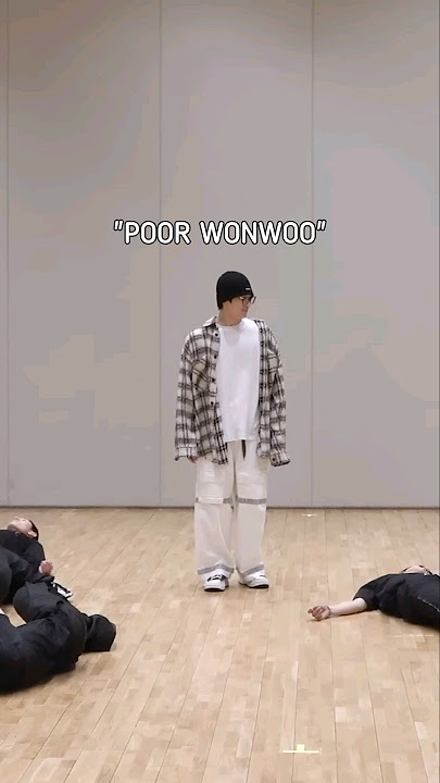 Only JEONGHAN can turn these stuff into a comedy skit🤣😅WONWOO Suffering #seventeen#wonwoo#Jeonghan