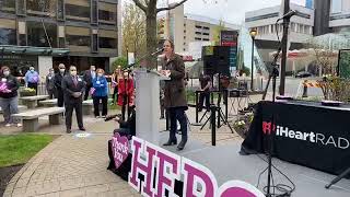 Javier Colon surprises nurses with concert outside Hartford Hospital