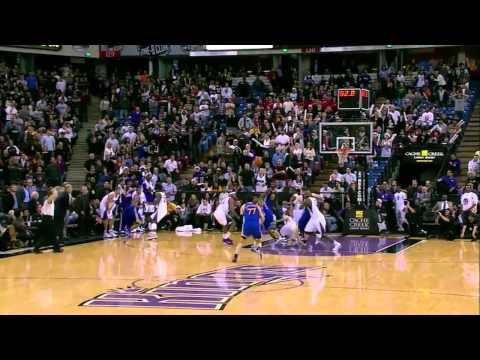 Vladimir Radmanovic HUGE game tying three vs Kings (Dec 21, 2010)