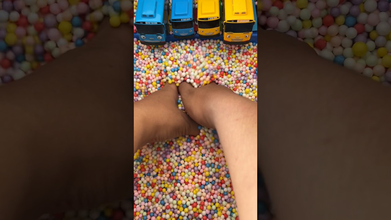 Toy Hunt - Golden Duck Minion Surprise Toy 