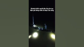 Khoảnh khắc người đàn ông ôm trụ điện giữ dòng nước lũ được cứu sống #bãolụtmiềntrung #thiêntai