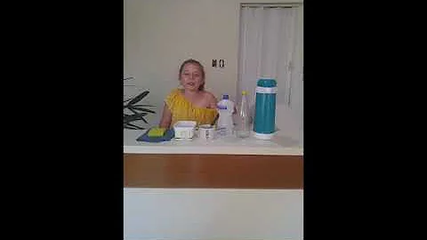 Como tirar manchas de cera vermelha de móveis?