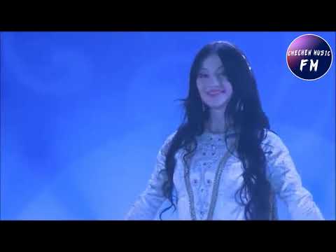 Жуынатын бөлмеде жалаңаш Хеда Хамзатова