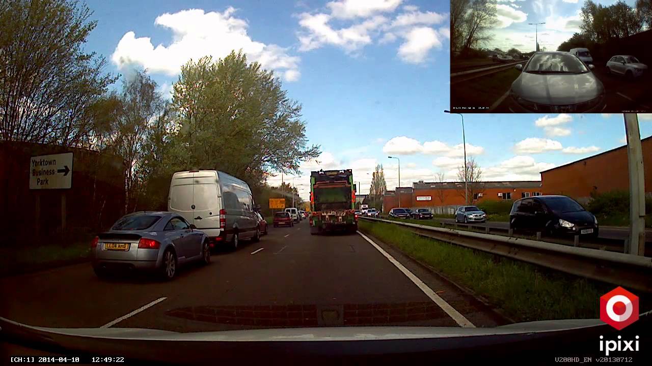 iPixi Winycam V200HD catches incident where vehicle drives into the rear of V200HD fitted car