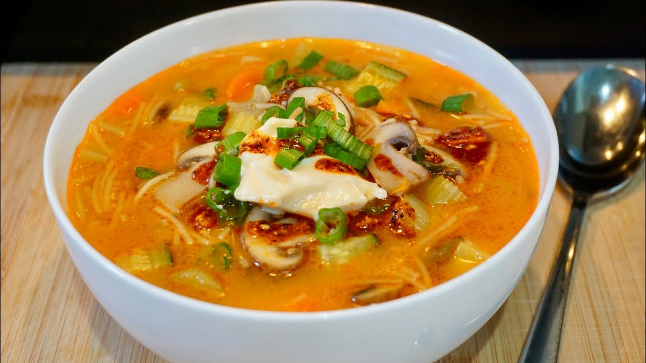 Sopita de fideo con pollo y verduras llena de sabor. Nutritiva y saludable!