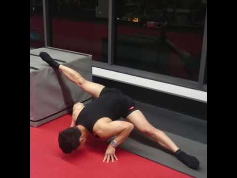 Middle oversplits