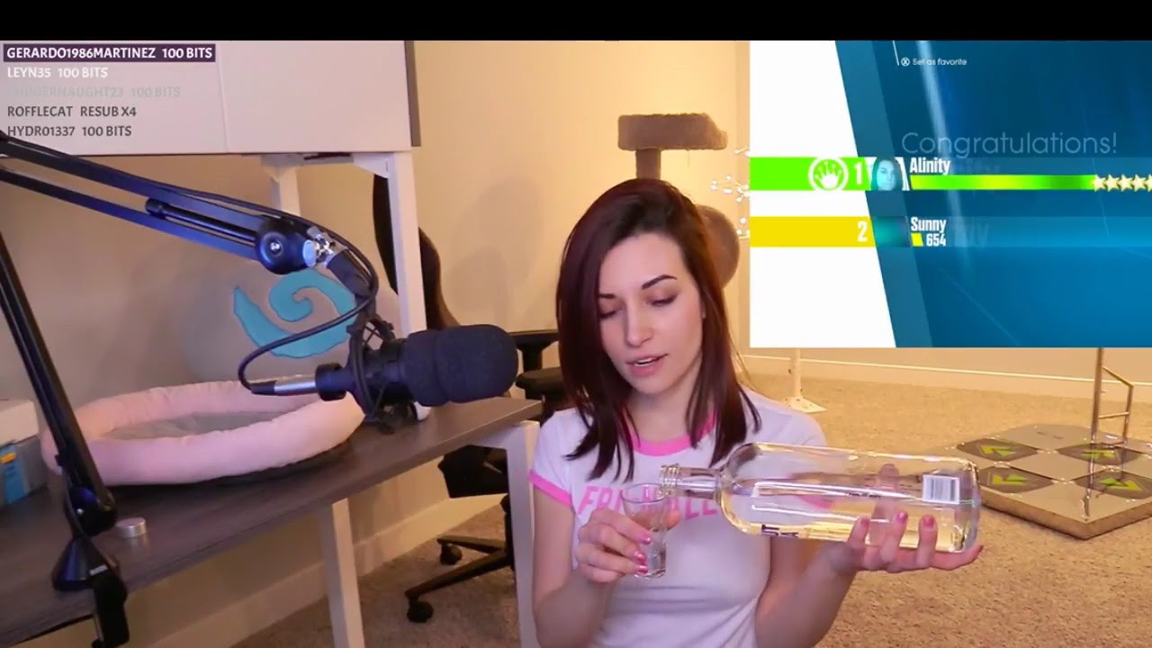 Alinity Пьёт водку и танцует в JUSTDANCE